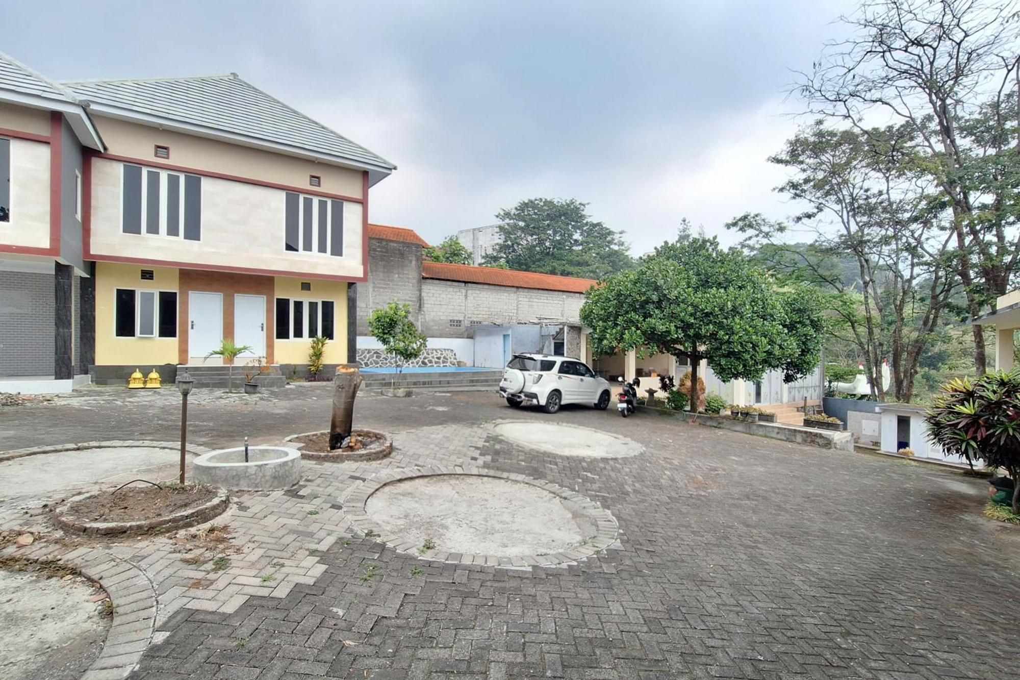 Villa Bukit Bunga Syariah Redpartner Pacet Mojokerto 外观 照片