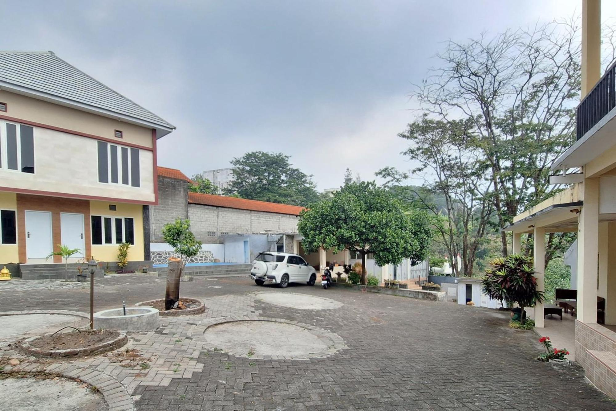 Villa Bukit Bunga Syariah Redpartner Pacet Mojokerto 外观 照片